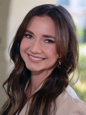 Headshot of Alexa Mokalis