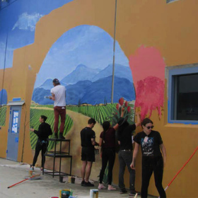 Students and Inmates Create Prison Mural 